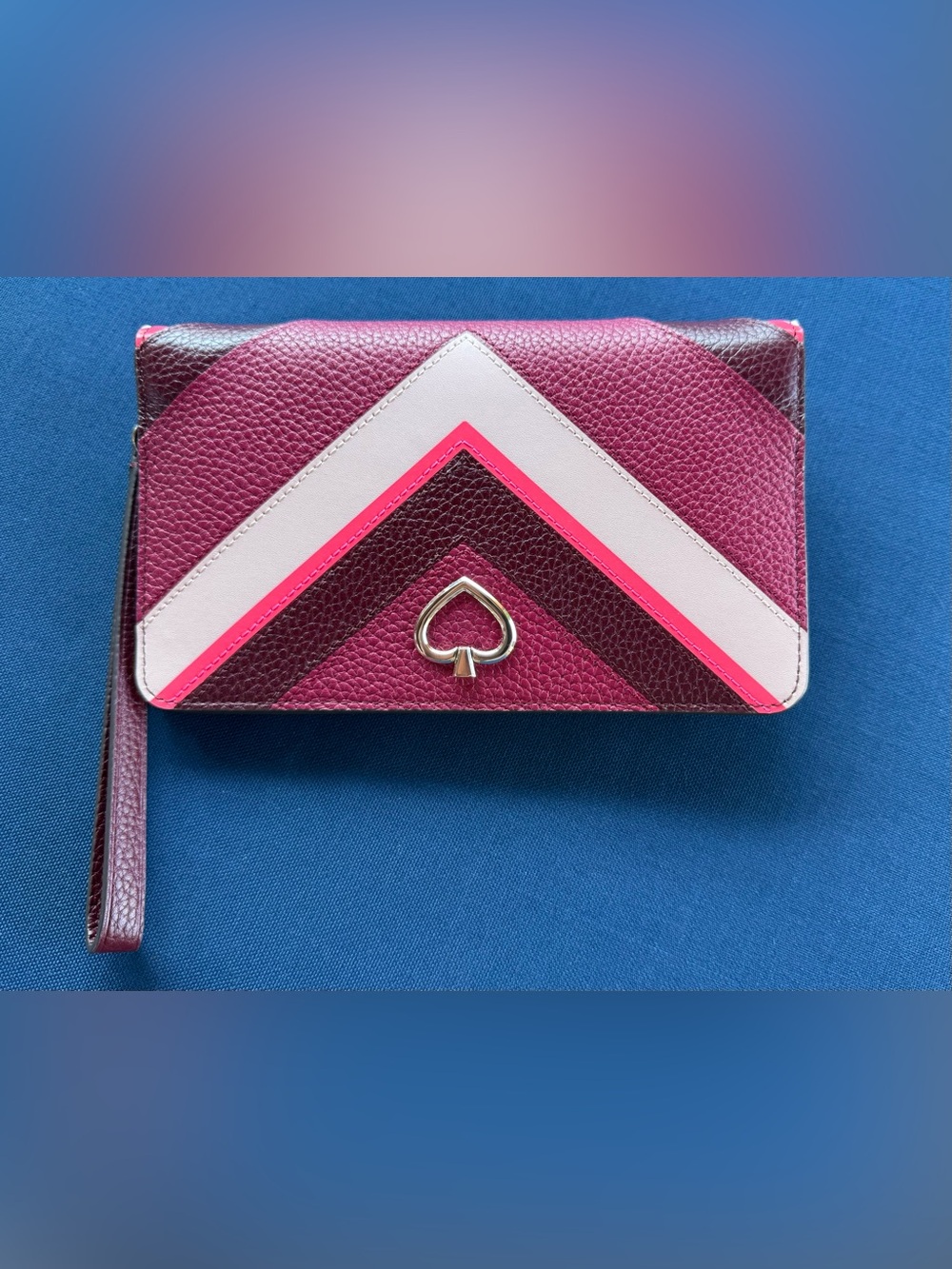 Kate Spade Kourtney ChevronClutch/Wallet Wristlet in Burgundy